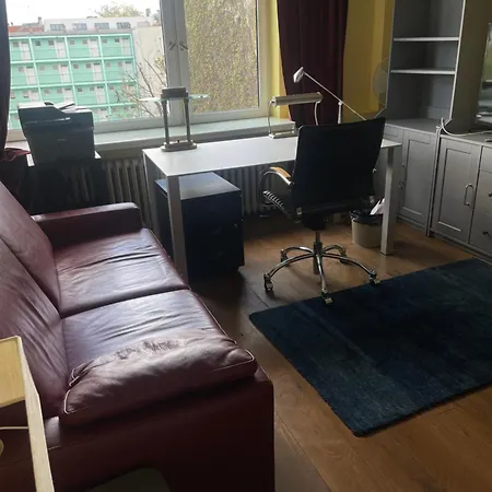 Kurfuerstendamm Quiet 1,5 Near Ludwig Kirch Platz アパート